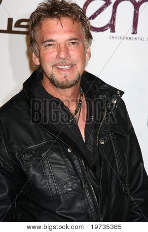 Los Angeles oct 16: Kenny Loggins in die 2010 Umweltmedien kommt awards bei Warner Brothe