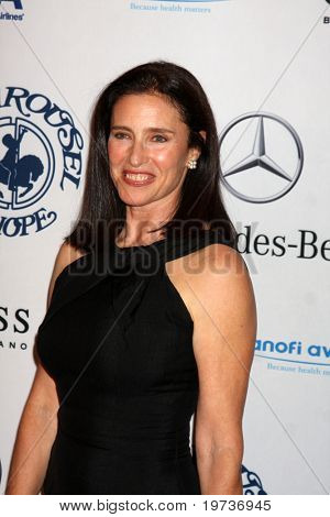 LOS ANGELES - 23 oct: Mimi Rogers มาที่ 2010 สไลด์ของหวังลูกที่เบเวอร์ลีย์ฮิลตันโฮเต็ล