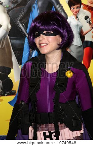 LOS ANGELES - OCT 30:  Erin Sanders arrives at the 