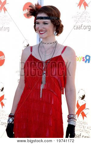 LOS ANGELES - 30 oct: Sarah Drew มาถึงที่ 17 ประจำปีฝัน Halloween เกียรติยศ CAAF ที่บาร์