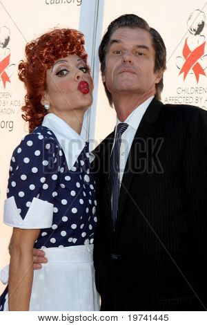 LOS ANGELES - Ekim 30: Lisa Rinna, Harry Hamlin gelen 17 yıllık rüya Halloween yararlanan
