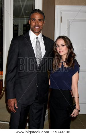 LOS ANGELES - 29 Ott: Rick Fox, Eliza Dushku arrivare alla pace sulla violenza evento a Beverly Hil