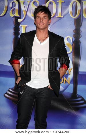 LOS ANGELES - NOV 6:  Mark Hapka arrives at the Days of Our Lives 45th Anniversary Party at House of Blues on November 6, 2010 in West Hollywood, CA