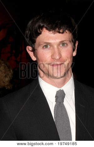 LOS ANGELES - NOV 16: Jonathan Tucker érkezik 