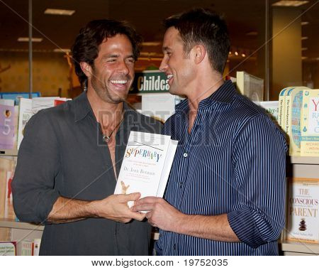 LOS ANGELES - NOV 19: Shawn Christian, Jay Johnson at the Book Launch for 