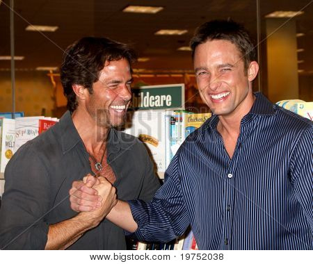 LOS ANGELES - NOV 19: Shawn Christian, Jay Johnson at the Book Launch for 