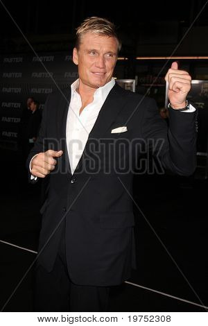 LOS ANGELES - NOV 22: Dolph Lundgren ankommer til 