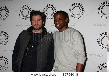 LOS ANGELES - 29 novembre: James Roday, Dule Hill arriva al 