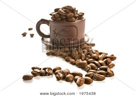 Kávová zrna v hnědé Cup