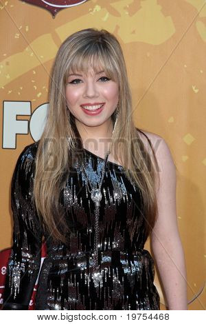 LAS VEGAS - 6 DEC: Jennette McCurdy arriva al 2010 American Country Awards al MGM Grand Garden