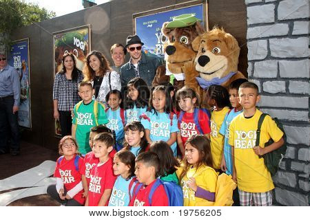 LOS ANGELES - 11 de dezembro: Justin Timberlakem, com os alunos que ganharam contect por ser a maioria de imrproved ar