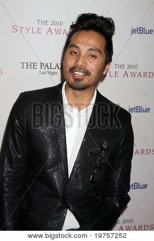 LOS ANGELES - DEC 12: Yu Tsai přijíždí na 2010 Hollywood Style Awards Billy Wilder divadle na