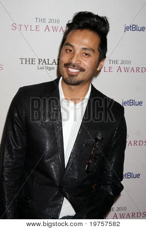 LOS ANGELES - DEC 12: Yu Tsai přijíždí na 2010 Hollywood Style Awards Billy Wilder divadle na