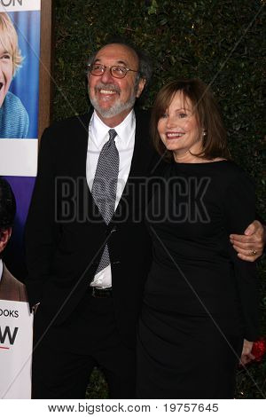 ลอสแองเจลิส - 13 dec: James L Brooks ที่เฮ Tom ปีคริสต์มาสปาร์ตี้ 2010 Theate วิลเลจ
