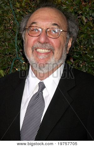 ลอสแองเจลิส - 13 dec: James L Brooks ที่เฮ Tom ปีคริสต์มาสปาร์ตี้ 2010 Theate วิลเลจ