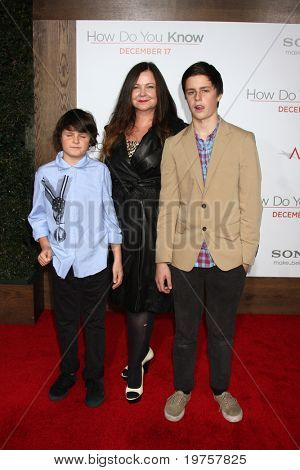 LOS ANGELES - 13 déc: Jennifer Nicholson & les enfants à la fête de Noël annuelle de Heather Tom 2010