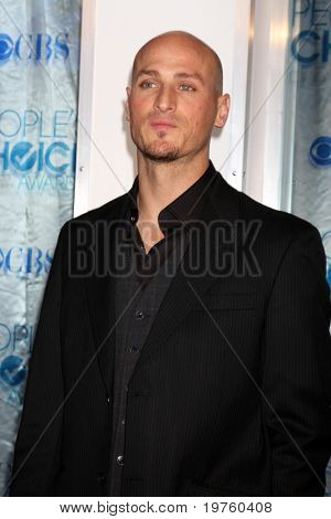LOS ANGELES - JAN 5: Dylan Kenin 2011 geldi People's Choice Ödülleri Nokia Theater LA Live