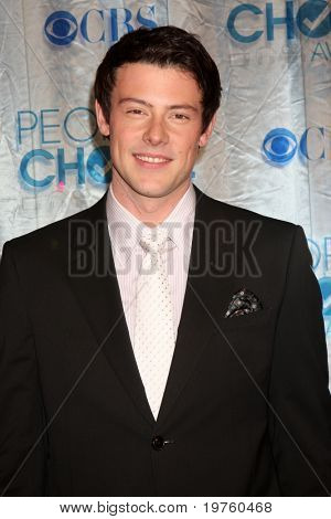 LOS ANGELES - JAN 5: Cory Monteith kommt in 2011 People's Choice Awards im Nokia Theater im LA Li