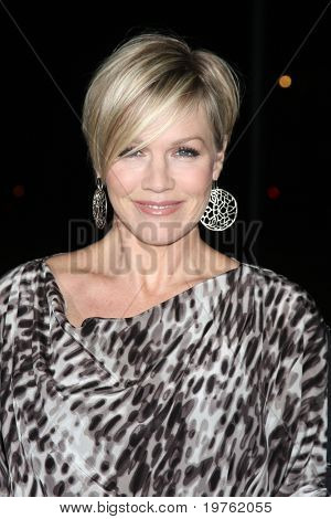 LOS ANGELES - 7 jan: Jennie Garth มาถึงในงาน TCA 2011 หนาวจุดเด่นในการแข่งขันของ Ro