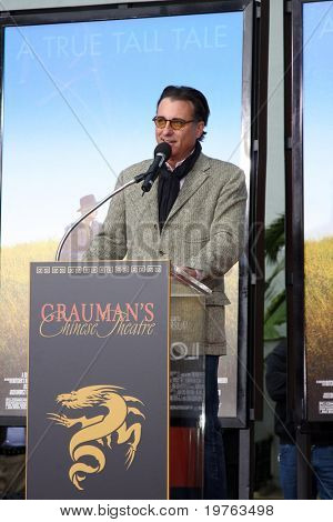 LOS ANGELES - JAN 5: Andy Garcia på Robert Duvall hånd og fodaftryk ceremoni på Graumans hage