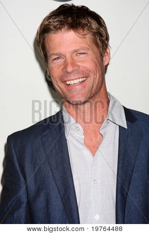 LOS ANGELES - JAN 10: Joel Gretsch przybywa w Disney ABC Television Group TCA Winter 2011 Pre