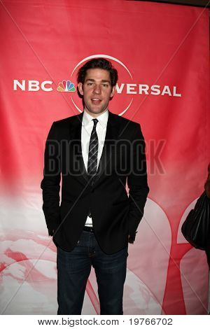 PASADENA - JAN 13: John Krasinski megérkezik az NBC TCA Winter 2011 párt Langham Huntington Ho