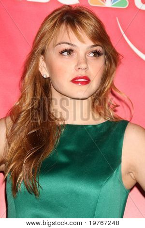 PASADENA, CA - JAN 13: Aimee Teegarden arriveert op de NBC TCA Winter 2011 Party in Langham Huntingt