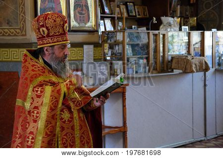 Alchevsk, Ukraine - April 28, 2017: Wedding Ceremony For Newlyweds In The Church