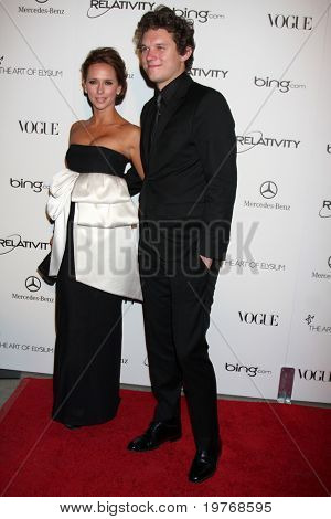 LOS ANGELES - JAN 15: Jennifer Love Hewitt, Alex Beh ankommer til kunst af Elysium 'Himmel' Gala 20