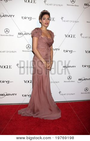 LOS ANGELES - JAN 15: Eva Mendes přijde na umění Elysium 'Nebe' Gala 2011 v The California