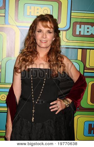 BEVERLY HILLS - JAN 16: Lea Thompson arriveert bij de HBO Golden Globe partij 2011 op Circa 55 op de B