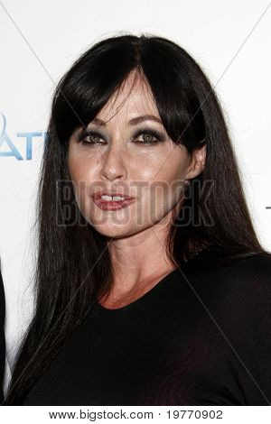 BEVERLY HILLS - JAN 16: Shannen Doherty dorazí na The Weinstein společnost a Relativity Media 2011