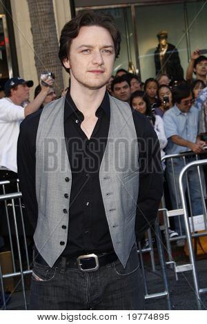 LOS ANGELES - 23 de JAN: James McAvoy llega en el estreno de 