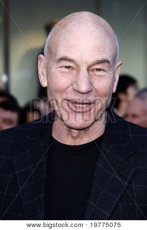 LOS ANGELES - 23 jan: Patrick Stewart มาถึงที่โรง 