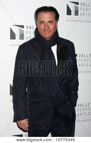 LOS ANGELES - 29 de JAN: Andrew Garcia llega a la Gala de inauguración de Valle Performing Arts Center en Ca