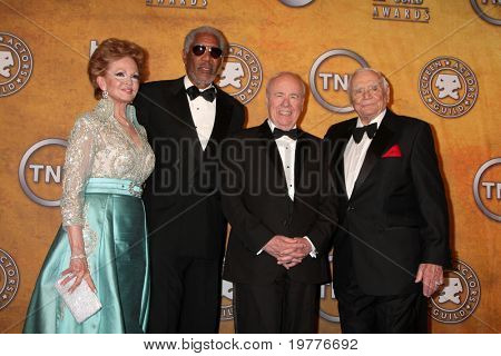 LOS ANGELES - JAN 30: Life Achievement Award modtageren Ernest Borgnine i presserummet på 201