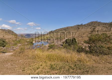 The São Francisco River borns in the Canastra Range up to 1350 m high at the southwestern of the state of Minas Gerais. The c placed at 20 km downstream of its source is considered the point with higher topographic amplitude along the whole river channel.