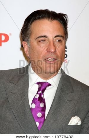 LOS ANGELES - FEB 7: Andy Garcia ankommer til 2011 AARP 