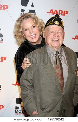 LOS ANGELES - FEB 7: Jan & Mickey Rooney přijde na 