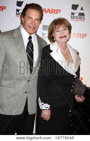 LOS ANGELES - FEB 7: Peter Lupus & žena přijde na 