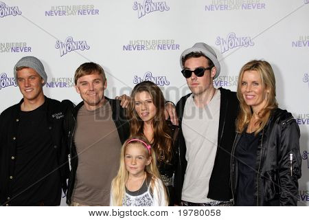 LOS ANGELES - FEB 8: Rick Schroeder přijíždí na premiéře 