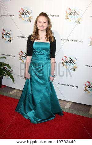 LOS ANGELES - FEB 10: Kendall Hollinger dorazí na Gala Los Angeles FAAN 2011 v El Rey divadlo