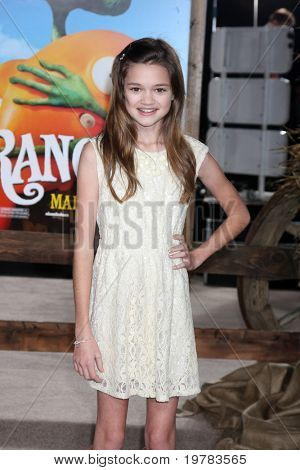 LOS ANGELES - 14 février: Ciara Bravo arrive à la première de Rango au Village théâtre le 14 février, 