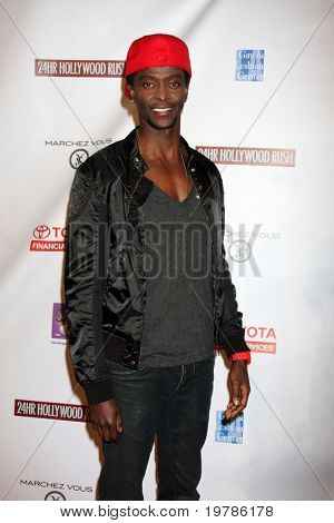 LOS ANGELES - FEB 20: Edi Gathegi kommt im 24 Stunden-Hollywood-Rush Ebell Theater auf Februar