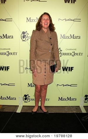 LOS ANGELES - 25 FEB: Fiona Shaw arriva al quarto annuale donne nel Film Pre-Oscar Cocktail Party  