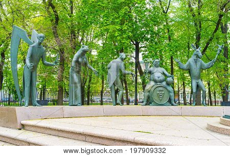 Modern Vices Depicted In Sculpture