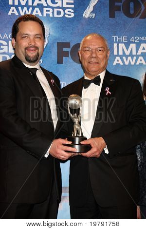 LOS ANGELES - 4: Benjamin Todd zazdrosny, Colin Powell w sali prasowej 42 Ḩawār NAACP Image