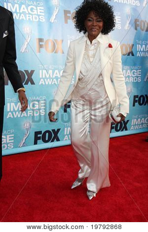LOS ANGELES - 4 maart: Cicely Tyson aankomen op de 42e NAACP Image Awards in Shrine Auditorium op