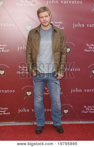 LOS ANGELES - 13 MAR: Trevor Donovan aankomen op het huis voordeel voor John Varvatos 8e jaarlijkse Stuart 