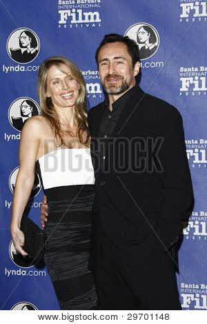 SANTA BARBARA, CA - 3 lutego: Demian Bichir; Stefanie Sherk w 27 roczne Santa Barbara Film Festi